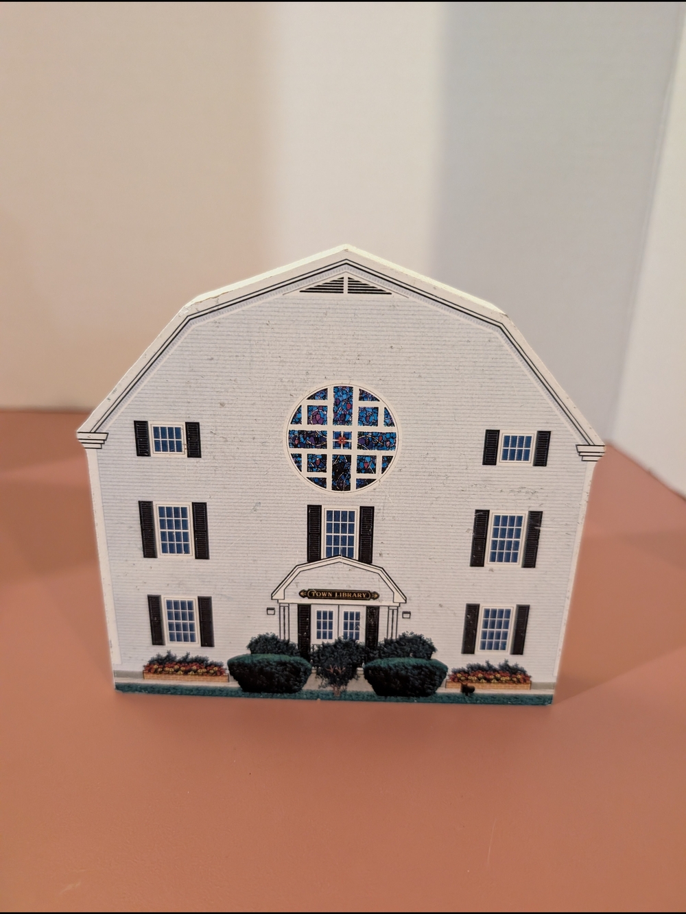 2009 The Cat's Meow Knowlton-Risteen Building in Upton MA Shelf Sitter